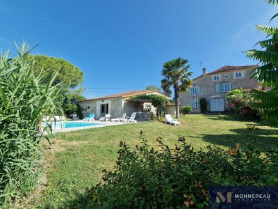 /international/fr/montmoreau-saint-cybard-charente-310100113640/?lang=zh-cn
