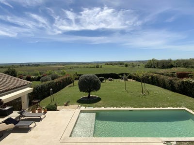 /international/fr/uzes-languedoc-roussillon-310108592796/