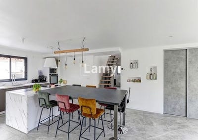 /international/fr/issoire-auvergne-310099971550/