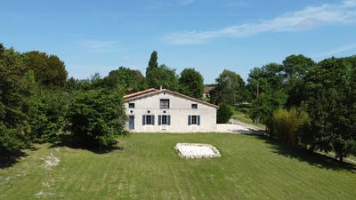 /international/fr/juignac-charente-310107561567/