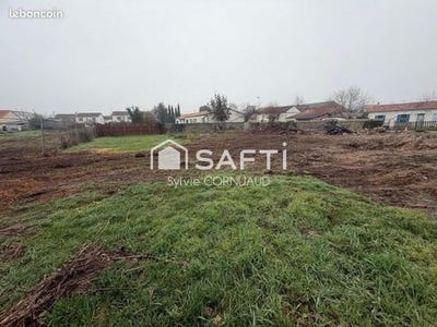 /international/fr/saintes-charente-310108136376/