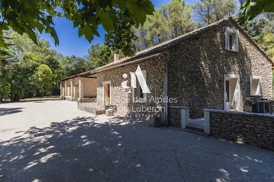 /international/fr/fontaine-de-vaucluse-provence-alpes-cote-d-azur-310101442824/?lang=zh-cn