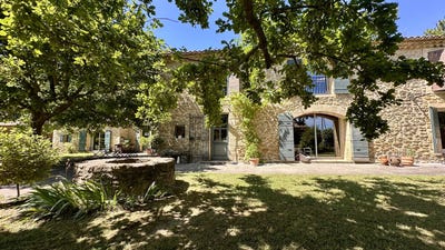 /international/fr/uchaux-provence-alpes-cote-d-azur-310119429831/