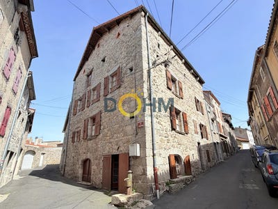 /international/fr/saugues-auvergne-310107887034/