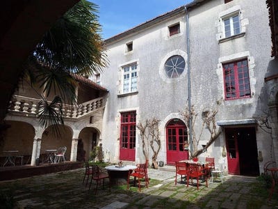 /international/fr/la-rochefoucauld-en-angoumois-charente-310102810770/