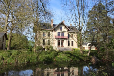 /international/fr/fontevraud-l-abbaye-pays-de-la-loire-310102439535/