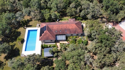 /international/fr/salignac-eyvigues-aquitaine-120094655294/