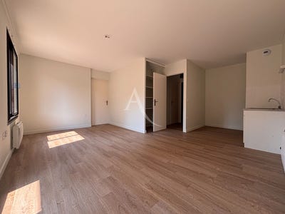 /international/fr/laval-pays-de-la-loire-310110108755/
