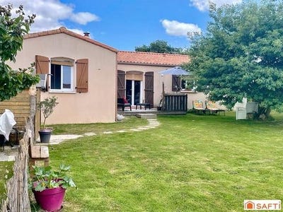 /international/fr/saint-etienne-de-mer-morte-pays-de-la-loire-310099975260/