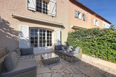 /international/fr/grimaud-provence-alpes-cote-d-azur-310120013900/