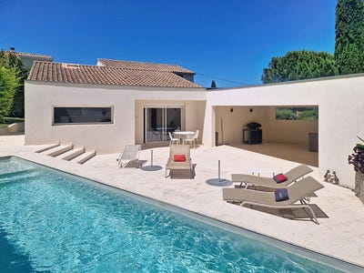 /international/fr/villeneuve-les-avignon-languedoc-roussillon-310108943221/
