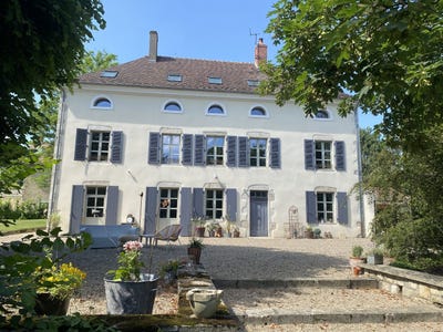 /international/fr/saint-germain-de-salles-auvergne-310107626139/