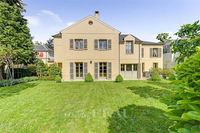 /international/fr/versailles-ile-de-france-310108525691/