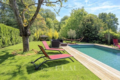 /international/fr/jouy-en-josas-ile-de-france-310098148382/