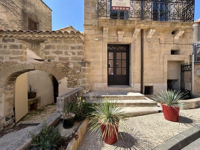 /international/fr/saint-quentin-la-poterie-languedoc-roussillon-310100459481/