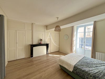 /international/fr/laval-pays-de-la-loire-310108757423/