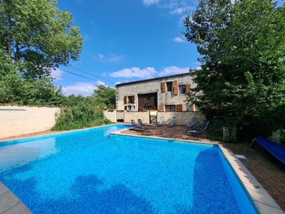 /international/fr/saint-pierre-de-juillers-charente-310107560173/