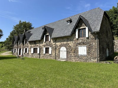 /international/fr/saint-cernin-auvergne-310101445637/?lang=en