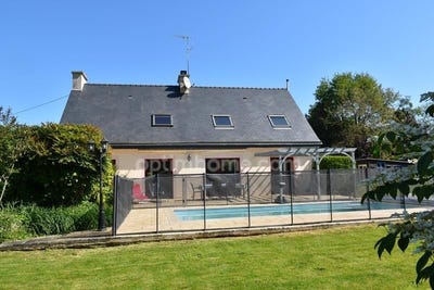 /international/fr/malestroit-brittany-310099468408/