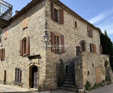/international/fr/uzes-languedoc-roussillon-310108453855/