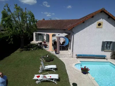 /international/fr/paray-le-monial-burgundy-310104532911/