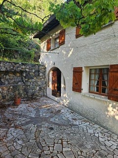/international/fr/rousset-provence-alpes-cote-d-azur-310101487677/?lang=en