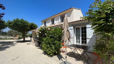 /international/fr/chateauneuf-du-pape-hh-15716107-chateauneuf-du-pape-provence-alpes-cote-d-azur-310100956075/