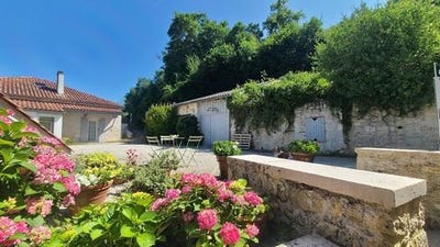 /international/fr/montcuq-midi-pyrenees-310100559898/