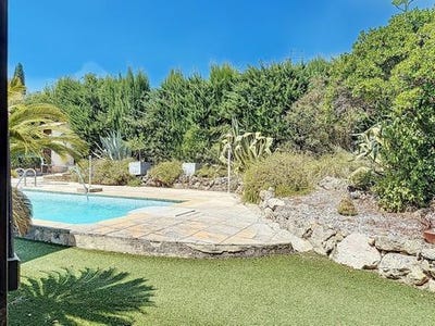 /international/fr/roquebrune-sur-argens-provence-alpes-cote-d-azur-310100702361/