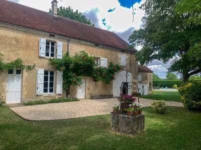 /international/fr/druyes-les-belles-fontaines-burgundy-310107013193/