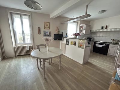 /international/fr/bressuire-charente-310102788273/