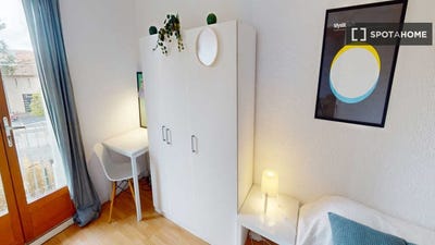 /international/fr/montpellier-languedoc-roussillon-310108562160/