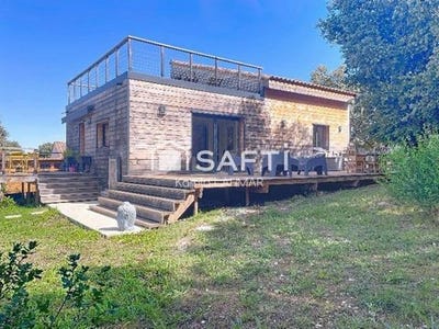 /international/fr/collias-languedoc-roussillon-310105306903/