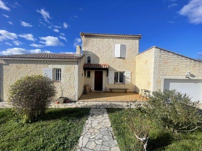 /international/fr/uzes-languedoc-roussillon-120093016834/