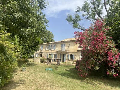 /international/fr/arles-hh-15433584-arles-provence-alpes-cote-d-azur-310100956400/?lang=fr