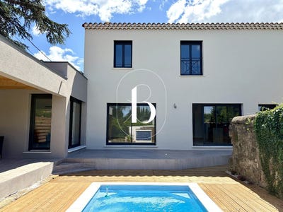 /international/fr/uzes-languedoc-roussillon-310108944575/