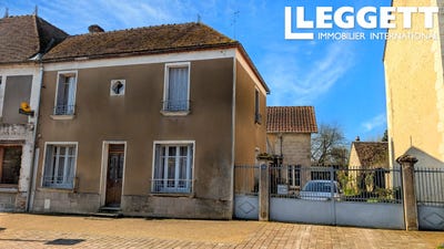 /international/fr/cour-maugis-sur-huisne-upper-normandy-310103446387/