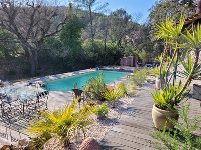 /international/fr/cotignac-provence-alpes-cote-d-azur-310108596273/