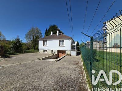 /international/fr/villeneuve-sur-yonne-burgundy-310107587330/