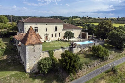 /international/fr/chalais-charente-310106018796/