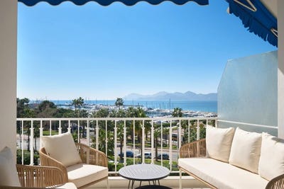 /international/fr/cannes-la-croisette-splendid-renovated-apartment-with-3-bedrooms-sea-view-cannes-alpes-maritimes-france-cannes-la-basse-normandie-310119736839/