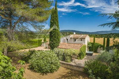 /international/fr/lourmarin-provence-alpes-cote-d-azur-310094391945/