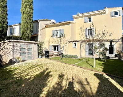 /international/fr/vaison-la-romaine-provence-alpes-cote-d-azur-310110359820/