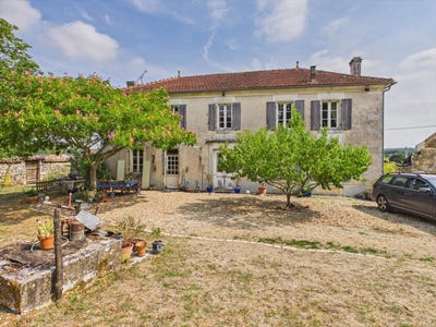 /international/fr/angeac-charente-charente-310119982416/