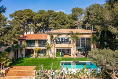 /international/fr/sanary-sur-mer-provence-alpes-cote-d-azur-310108465456/