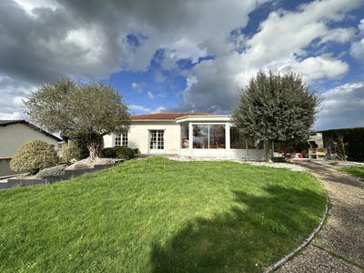 /international/fr/bressuire-charente-310106490257/