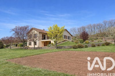 /international/fr/vernassal-auvergne-310107411458/