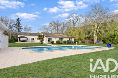 /international/fr/castelnau-de-medoc-aquitaine-310105403096/
