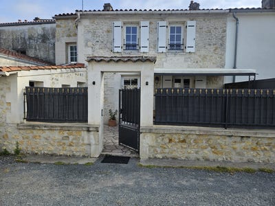 /international/fr/saint-porchaire-charente-310107794437/