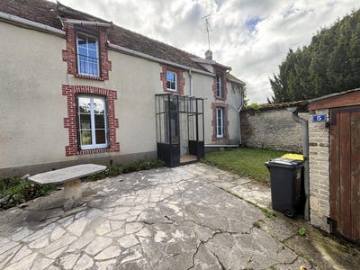 /international/fr/sainte-colombe-sur-seine-burgundy-120095883036/